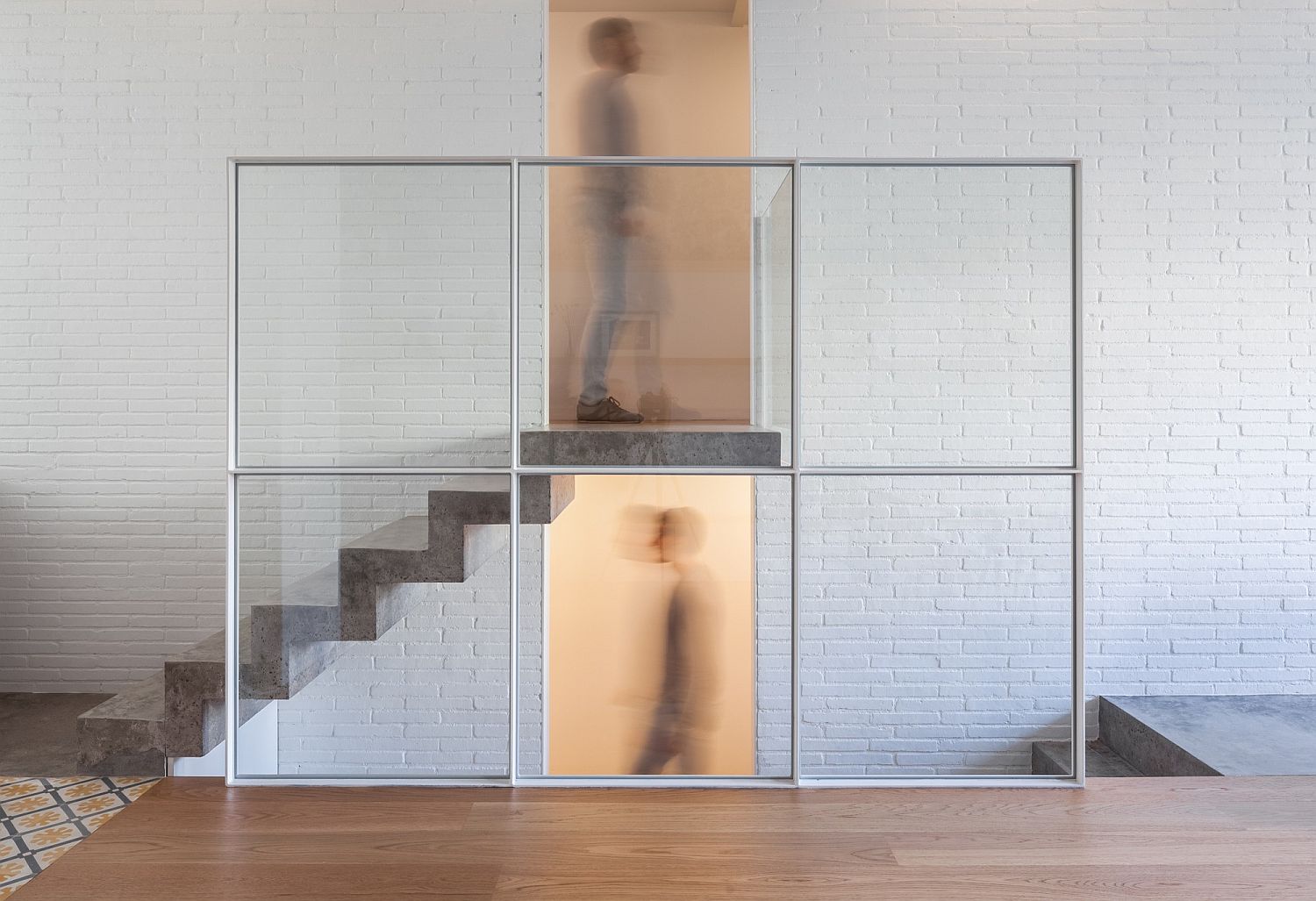 Revamped-interior-of-Carpet-House-in-Spain