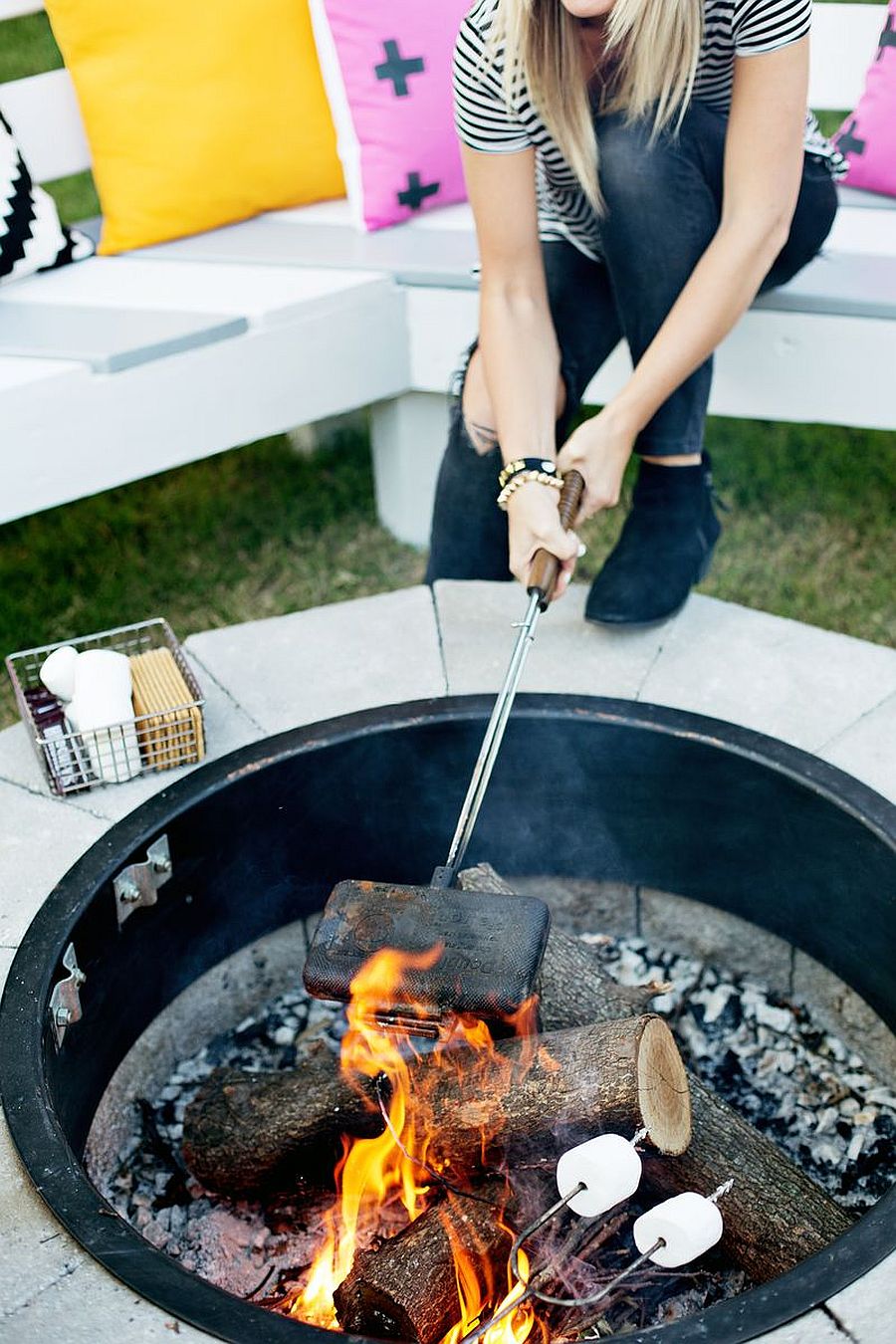 Stone and gravel DIY firepit for a fun backyard