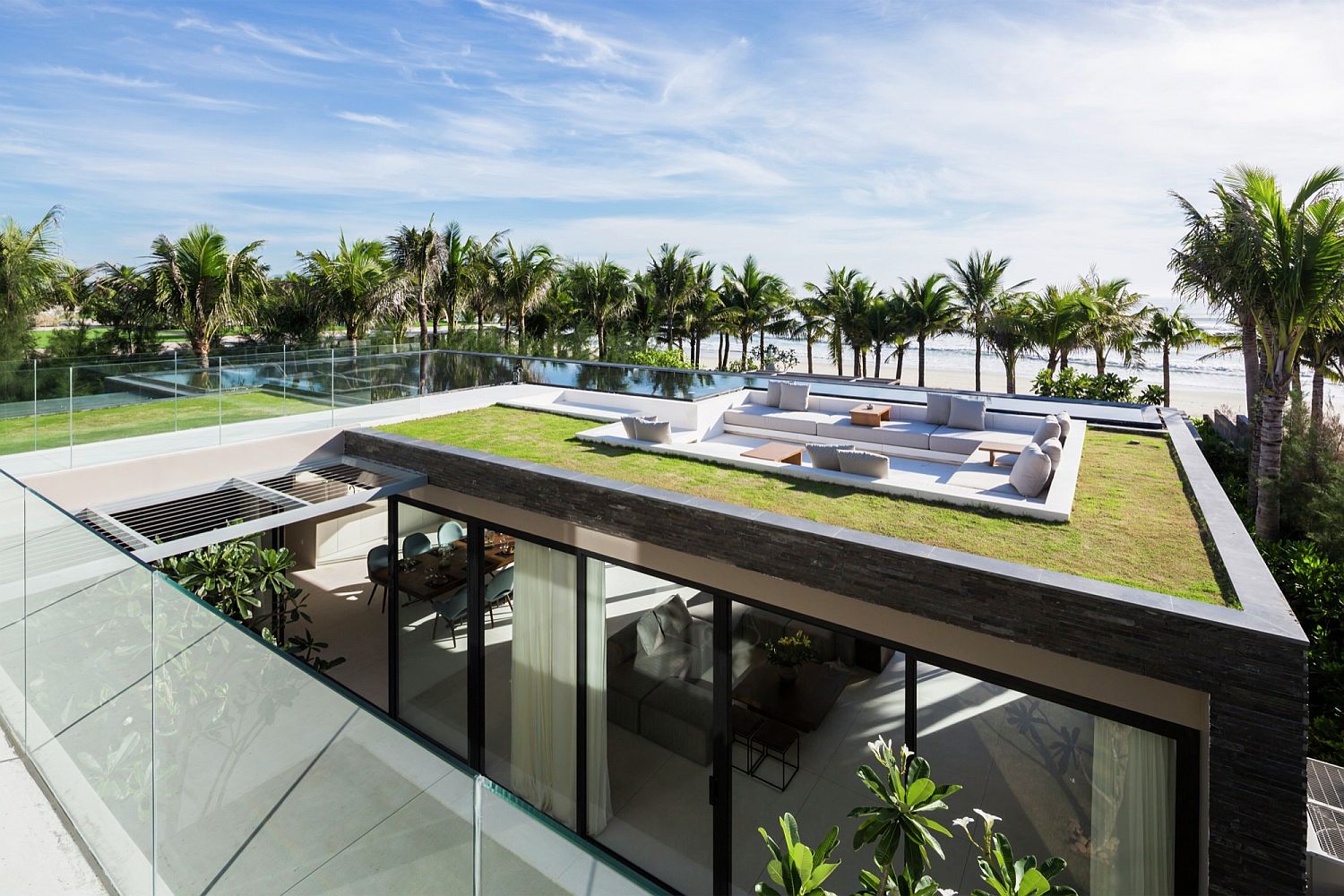 Stunning contemporary villas with a stunning view of the beach