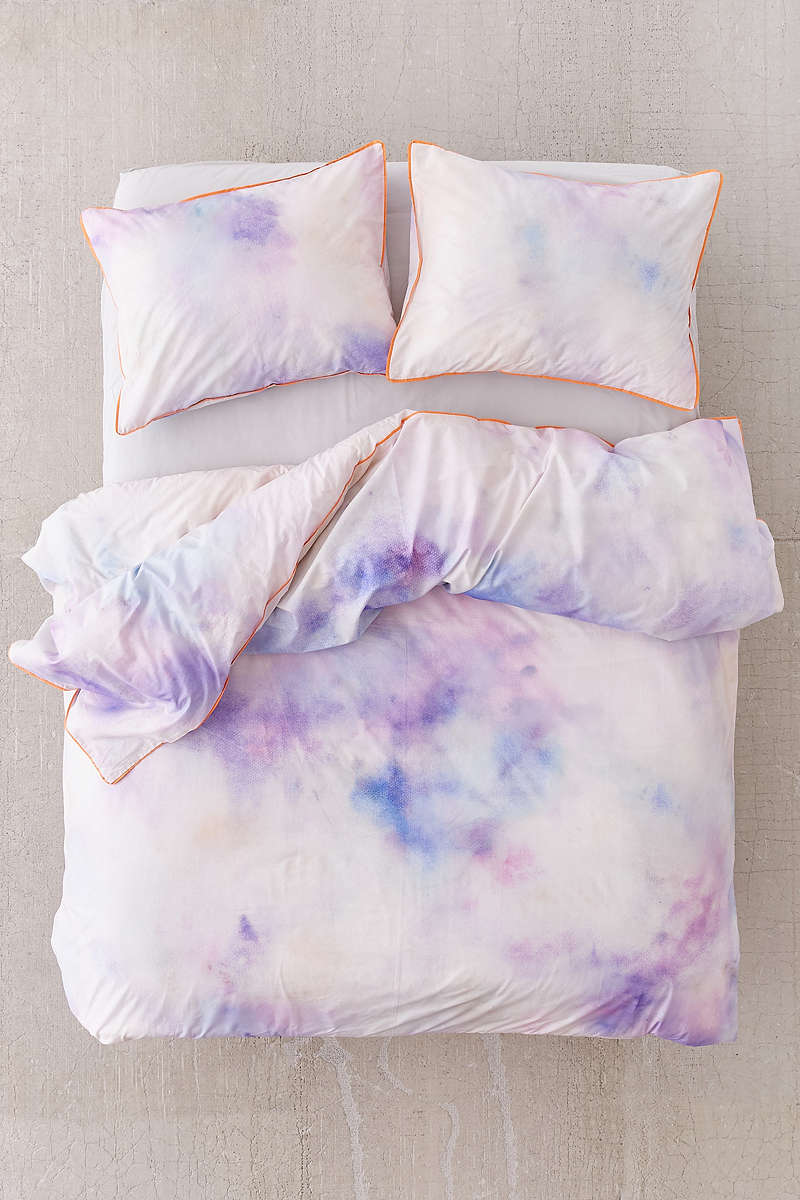 Violet bedding in soft hues