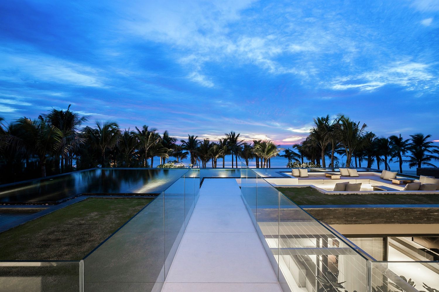 Walkway-with-glass-railings-leading-to-the-gardens-outside