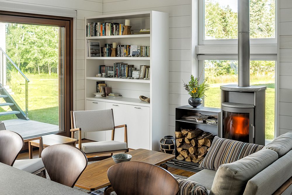 Beautiful little living area with a cozy fireplace as focal point