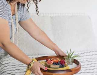 DIY Breakfast and Serving Trays to Bring More Comfort into Your Life