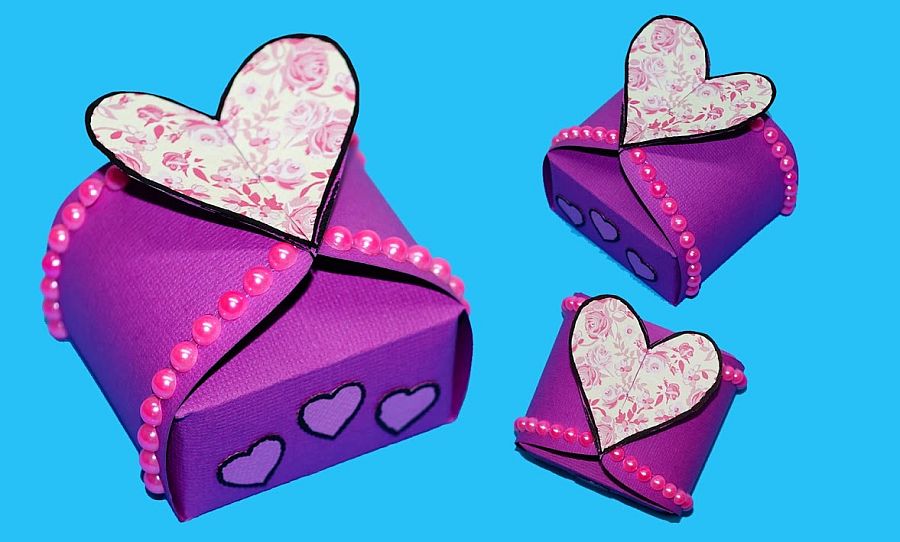 Gift box sealed with hearts in Purple