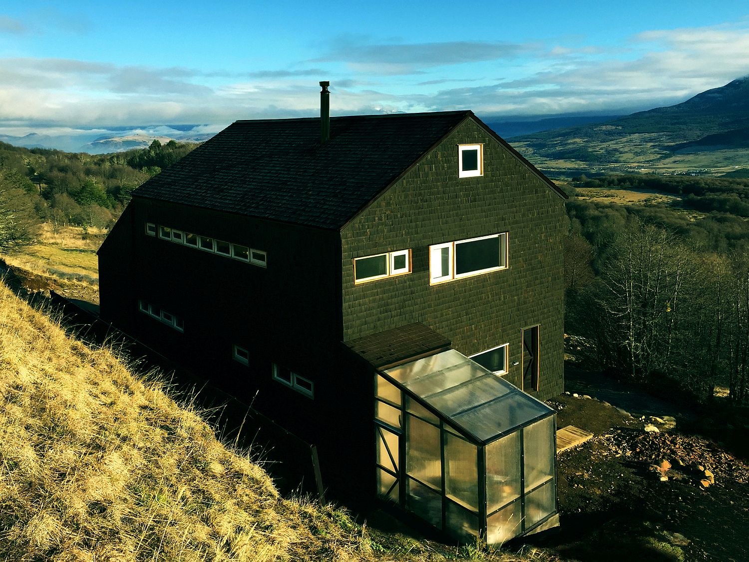 Glass walls bring sunlight to the woodsy cabin