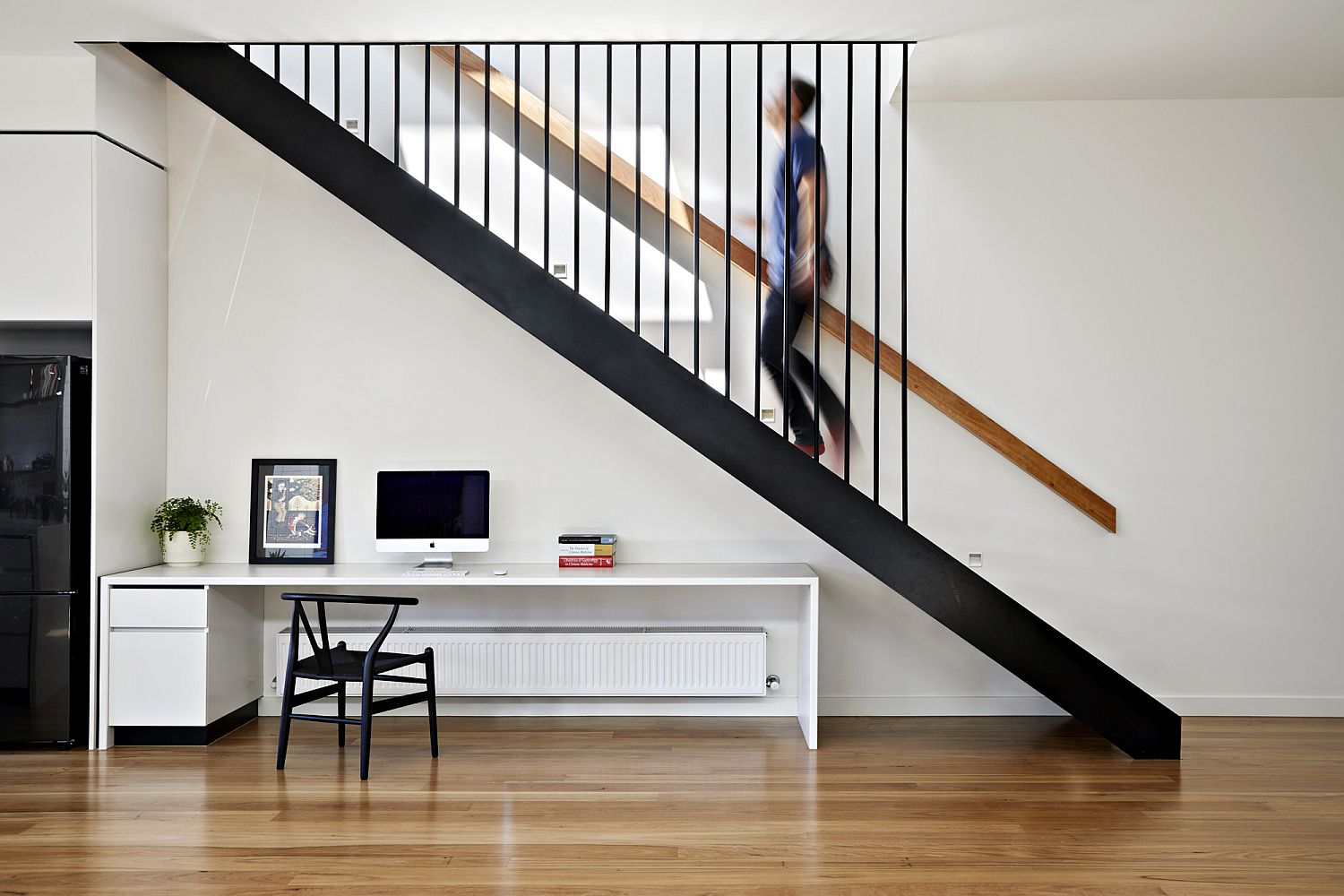 Metallic-staircase-connecting-the-lower-level-with-the-new-first-floor-extension