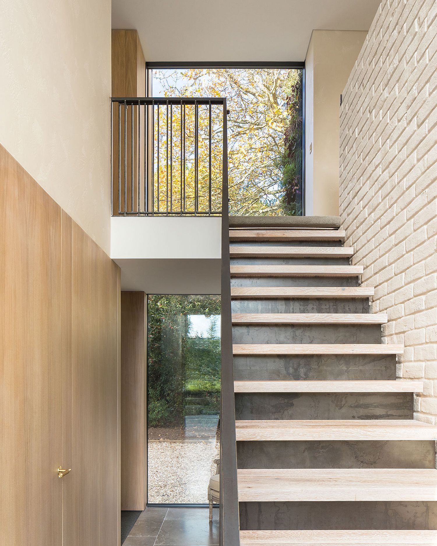 Simple and modern staircase design focuses on efficiency