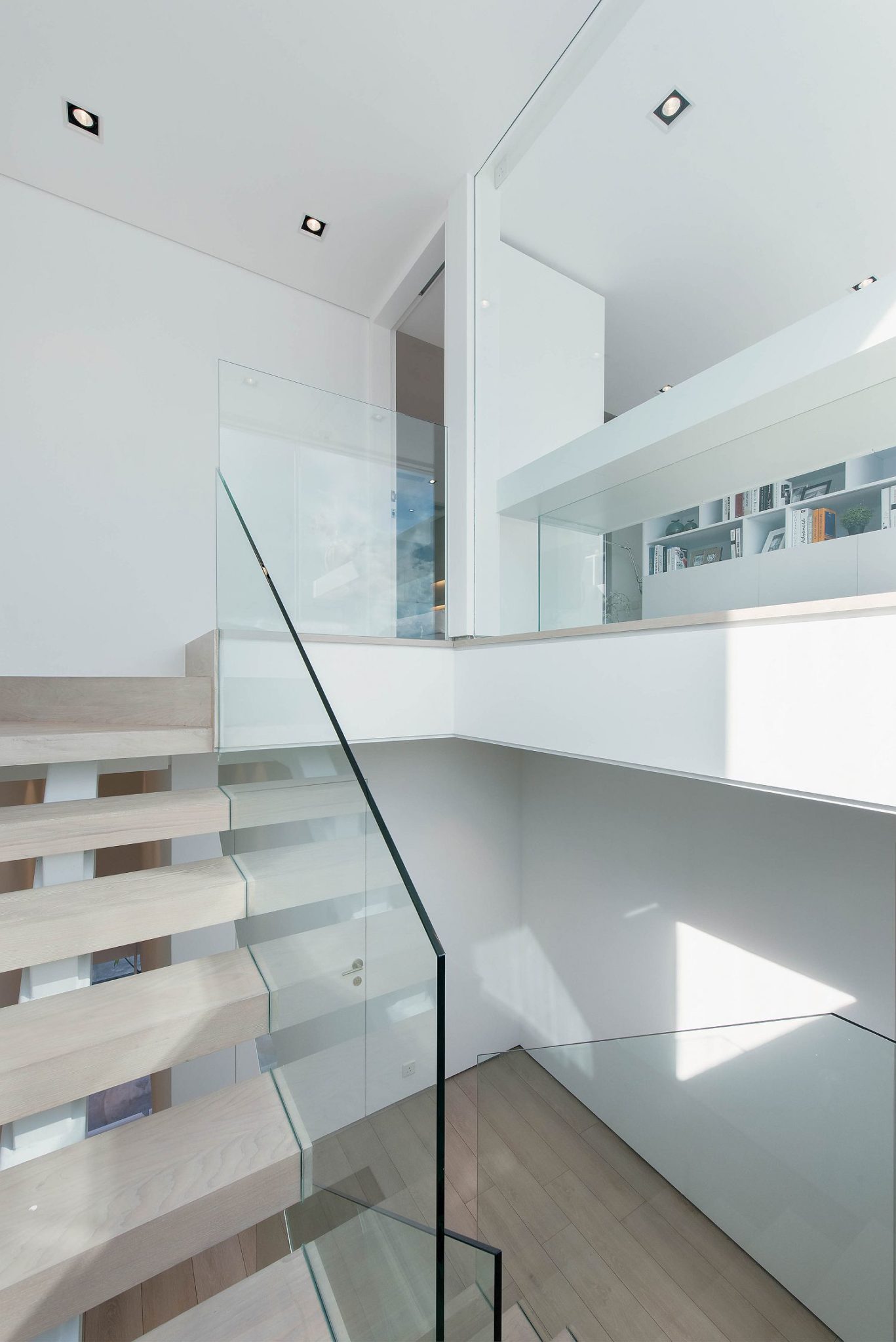 Simple-staircase-design-allows-the-garage-to-stand-out-visually