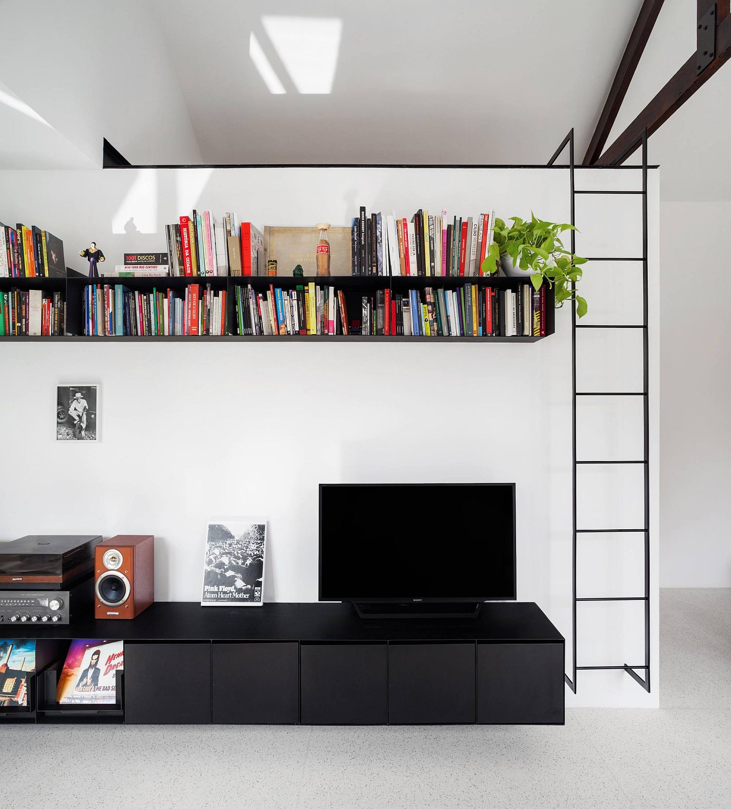 White-wall-of-the-living-roomw-ith-metallic-shelving-in-black