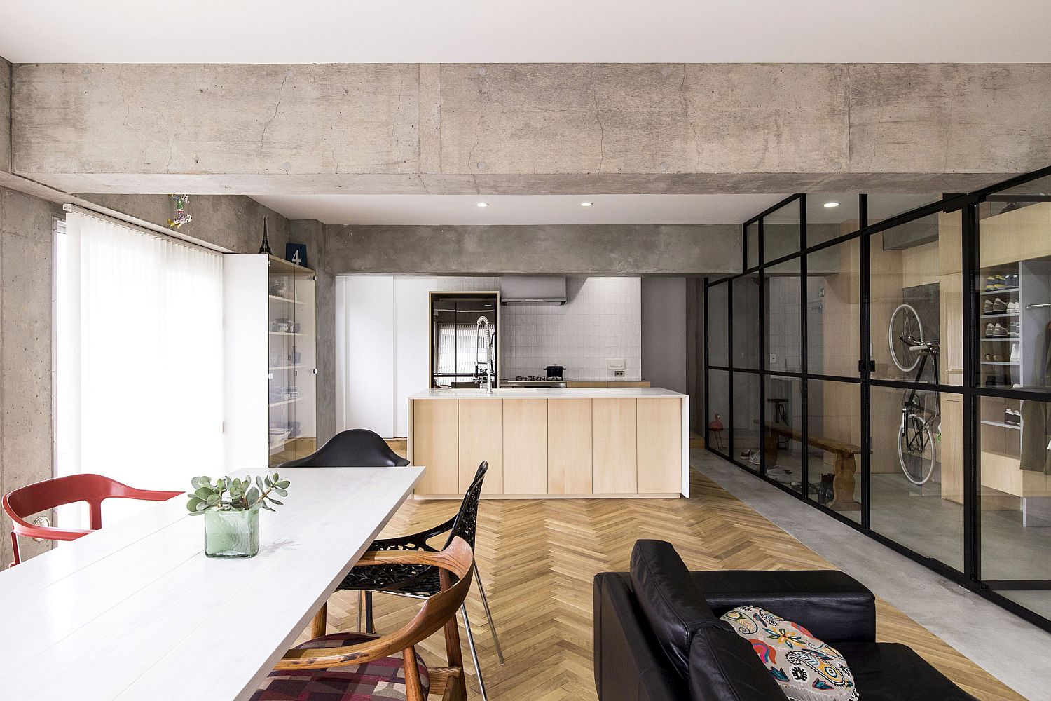 Revolving Door, Glass Walls and Diverse Textures: Revamped Condo in Tokyo