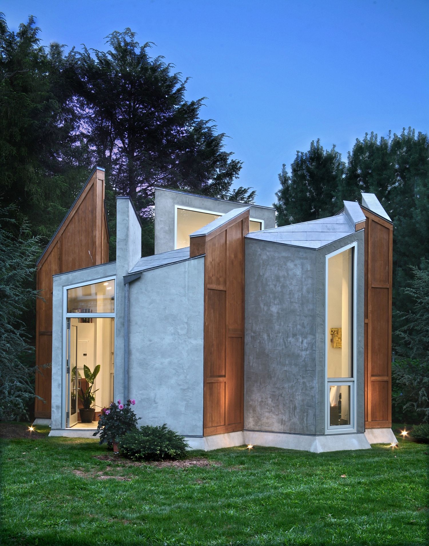 Private studio in the backyard with concrete, wood and glass walls