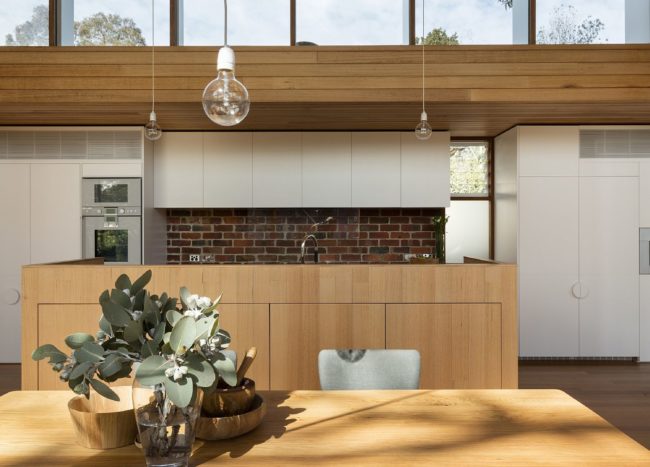 Beautiful Brick Walls and Sweeping Spaces: Suburban Home in Melbourne ...