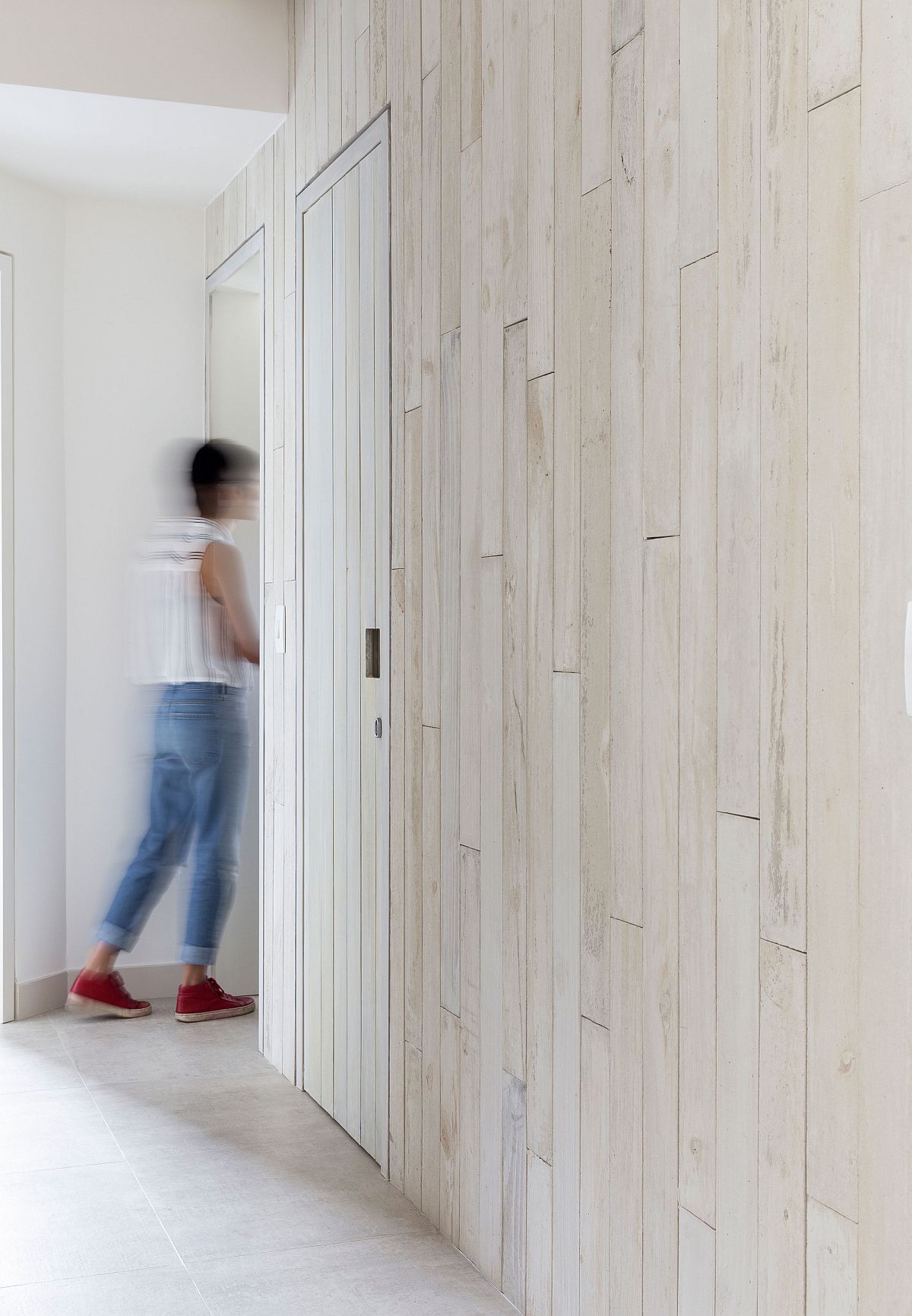 Wooden-slats-on-the-walls-give-the-interior-warm-ad-inviting-glow