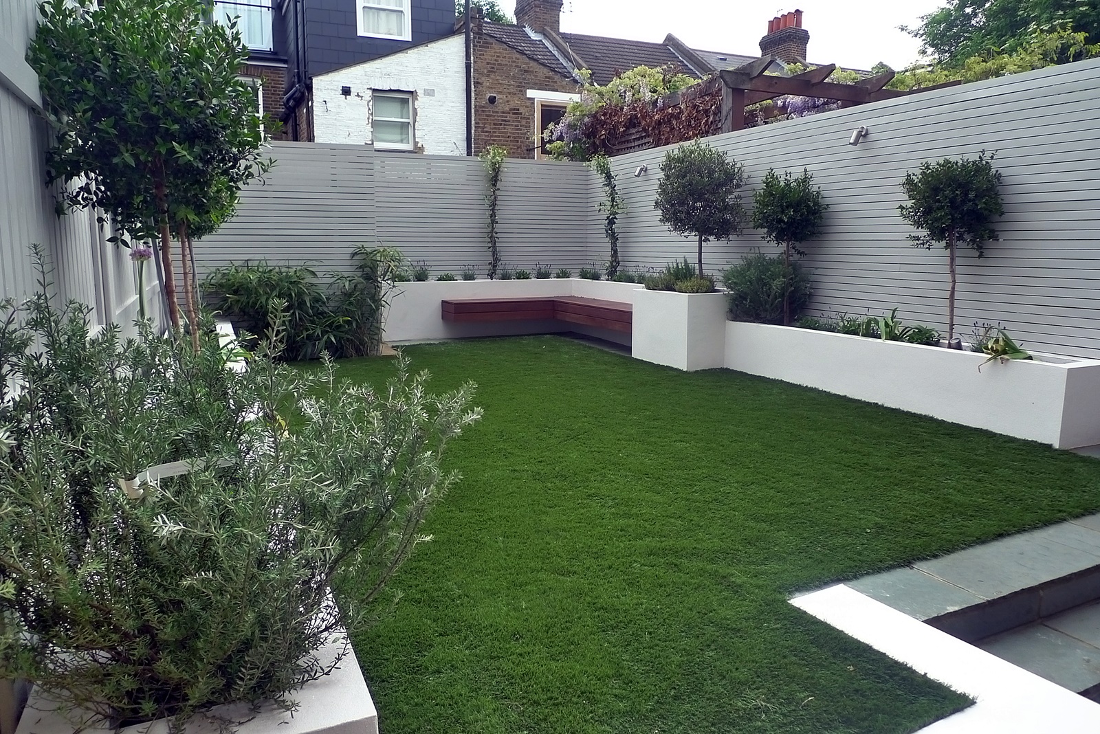 Small-yard-landscaping-solution