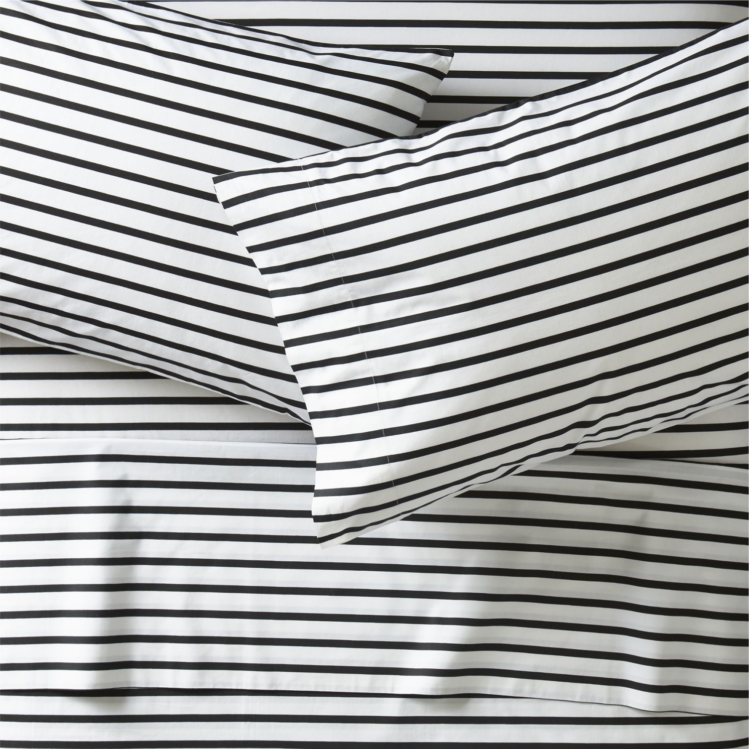 Black and white sheet set