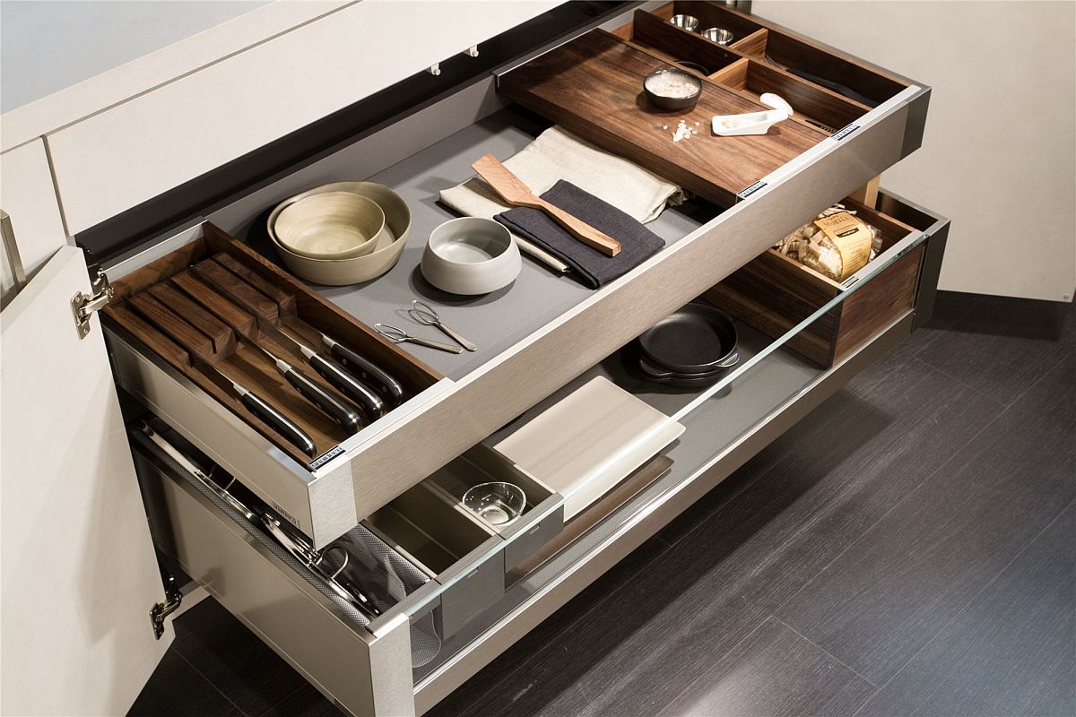 Delightful-kitchen-island-with-ample-storage-spaces