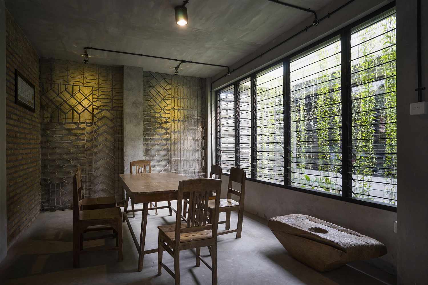 Formal meeting room and relaxation area inside the house