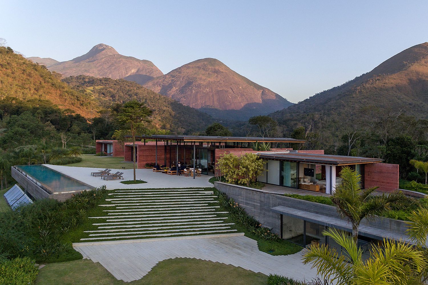 Multi-leve Casa Terra in Brazil