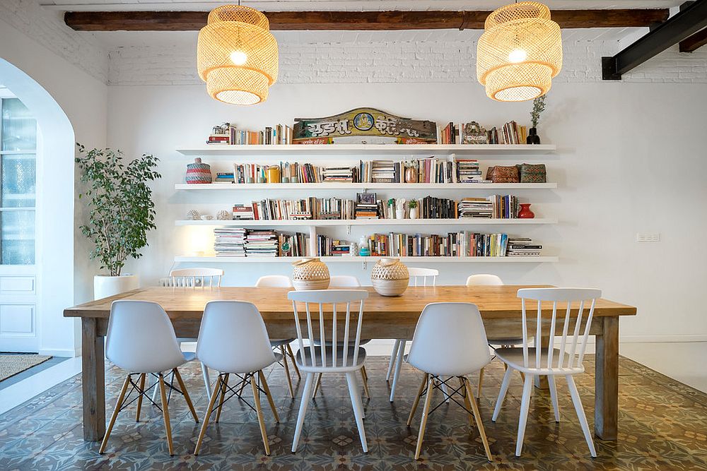 Relaxing-modern-Mediterranean-dining-room-in-white-with-lovely-lighting