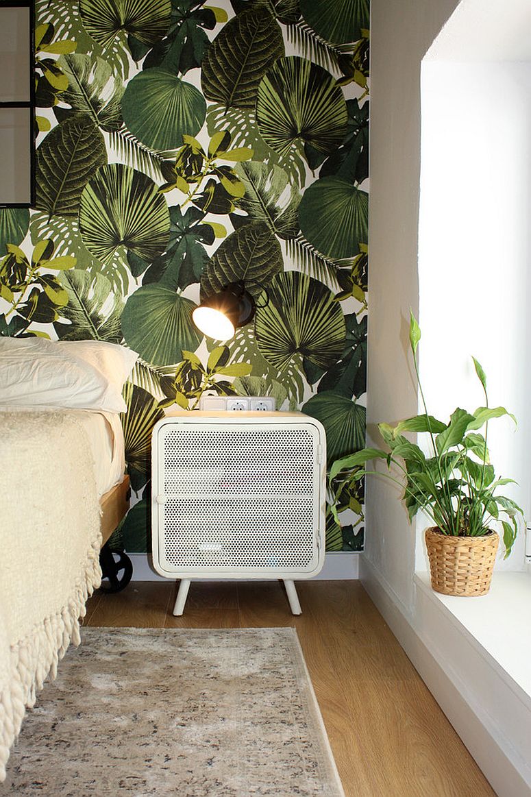 Right decor and wallpaper for the tropical style bedroom