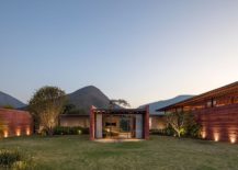 Smart-lighting-and-modern-garden-around-the-contemporary-Brazilian-home-217x155