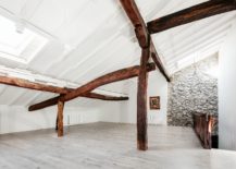 Structural-wooden-beams-on-the-attic-level-have-beeb-used-elegantly-to-create-a-modern-traditional-confluence-217x155