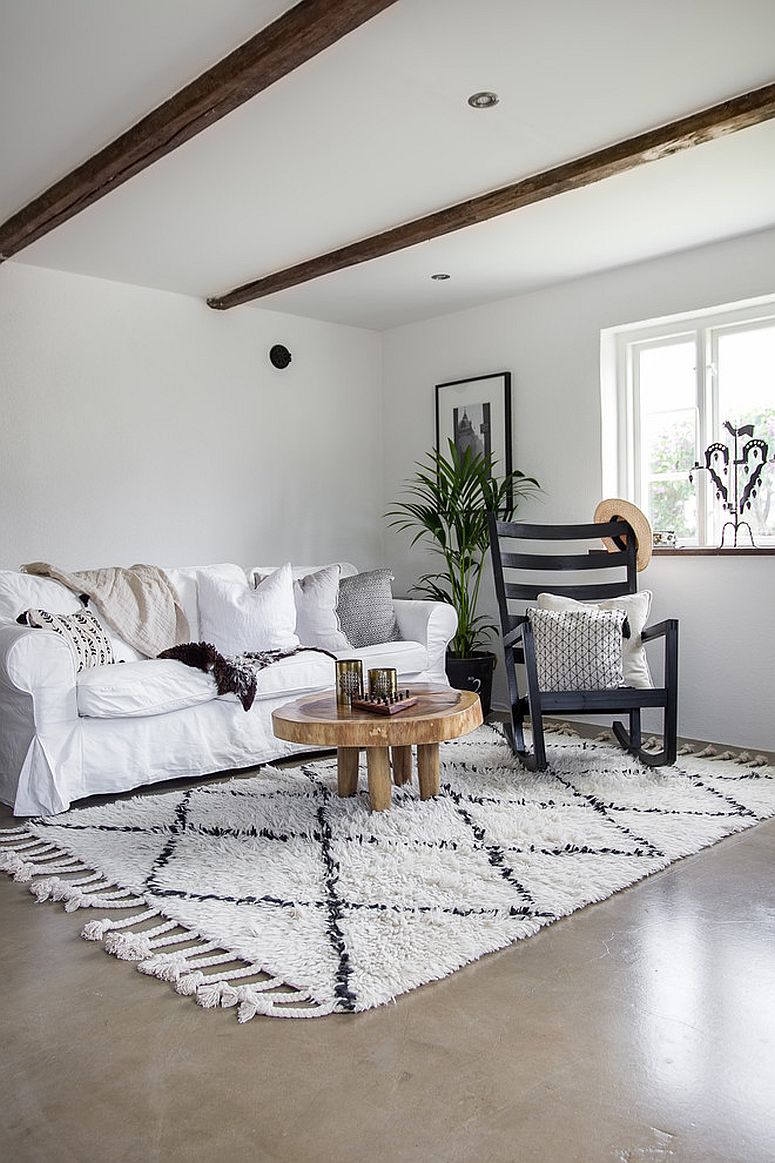 Ceiling-beams-in-wood-for-the-white-living-room