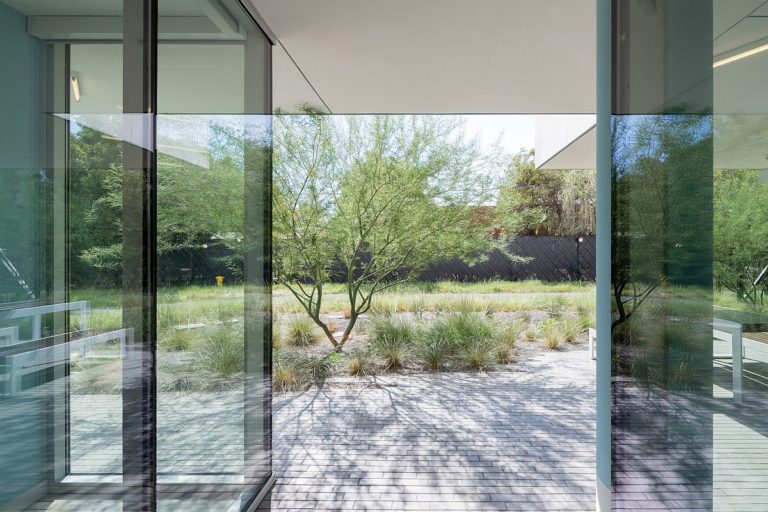 Energy-Efficient 64-Apartment Complex in Los Angeles Makes a Green ...