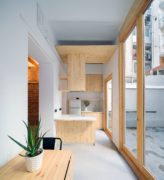50 Tiny Apartment Kitchen Ideas that Excel at Maximizing Small Spaces ...