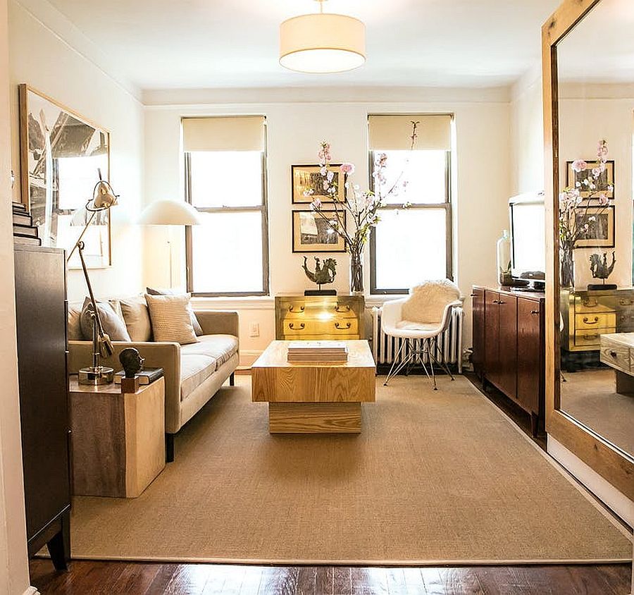 Gold adds brightness to the tiny New York apartment living room