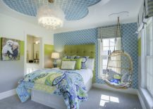 It-is-the-bright-bedding-that-brings-gorgeous-paisley-pattern-to-this-bedroom-217x155