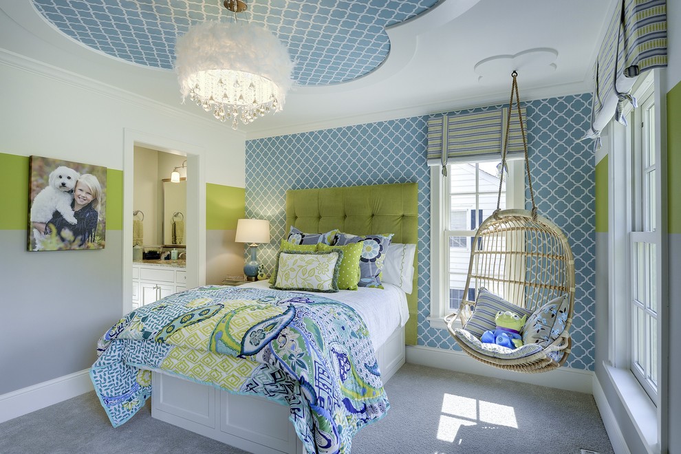 It-is-the-bright-bedding-that-brings-gorgeous-paisley-pattern-to-this-bedroom