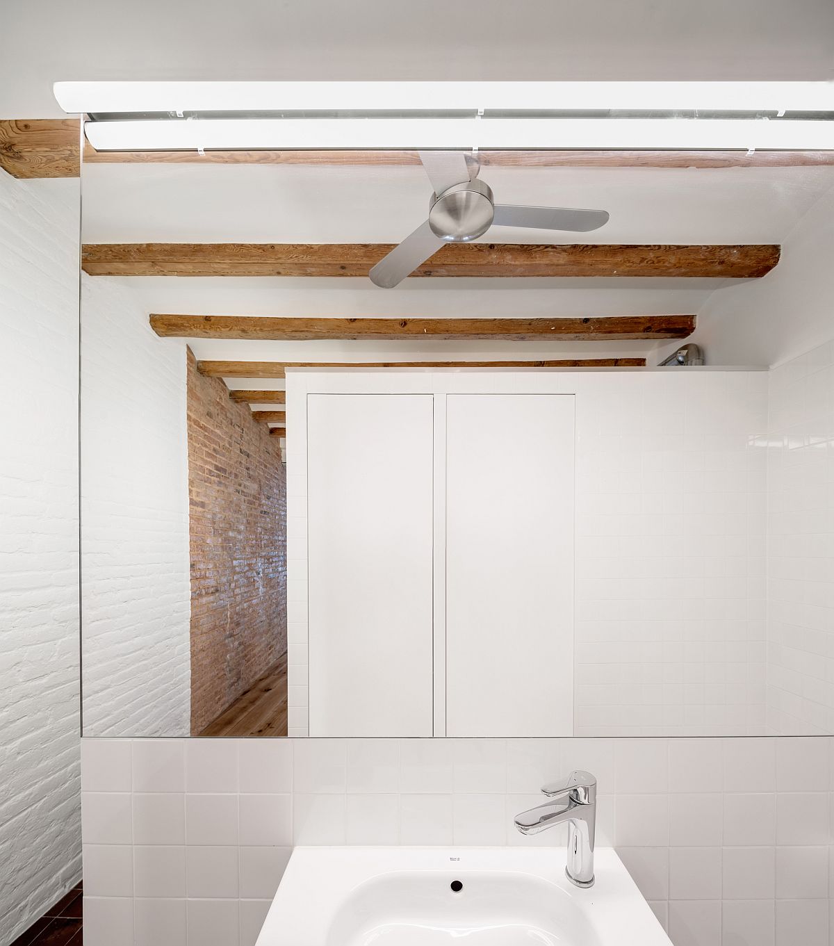 Modern bathroom and WC in white with wooden ceiling beams above