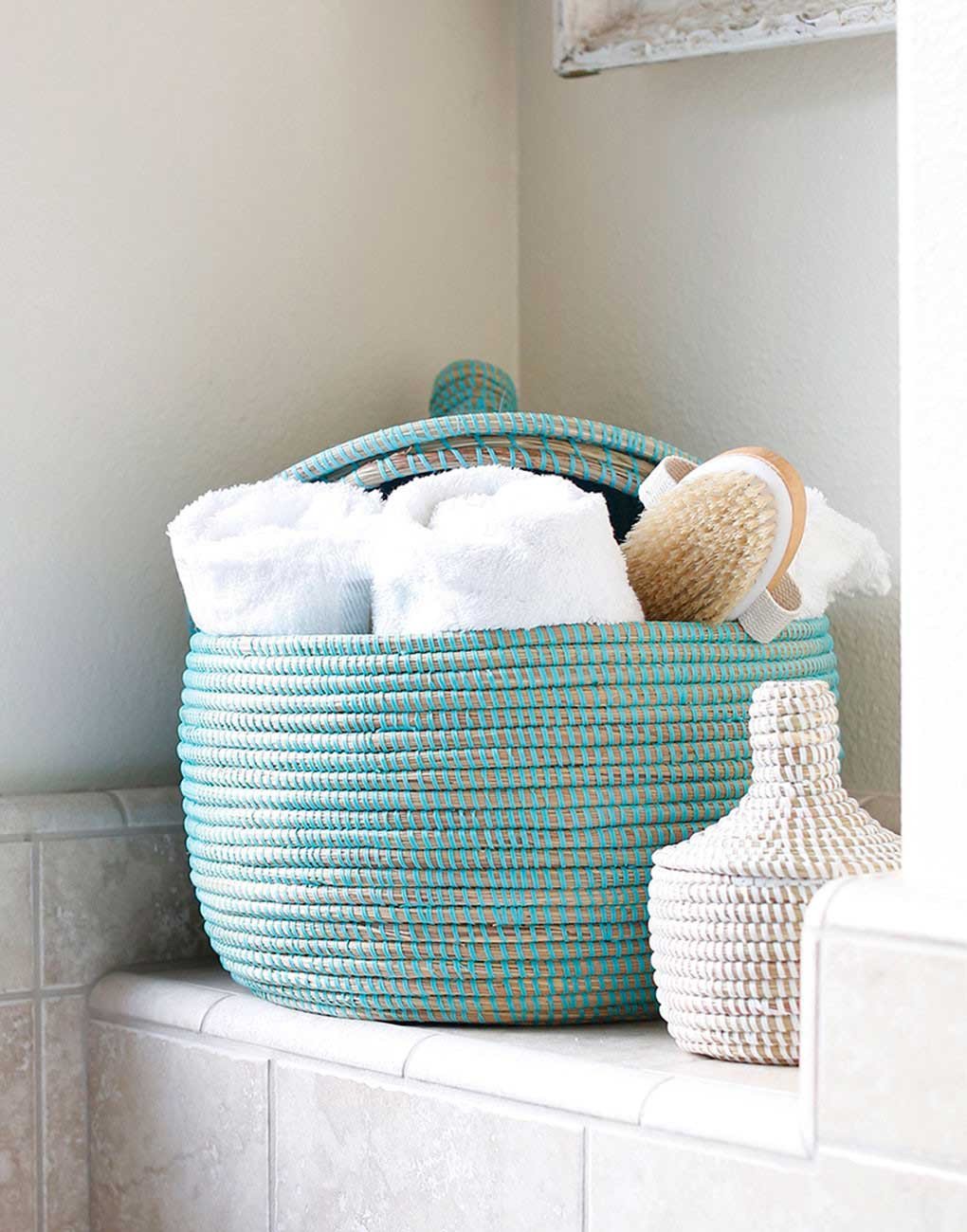 Powder room basket in mint