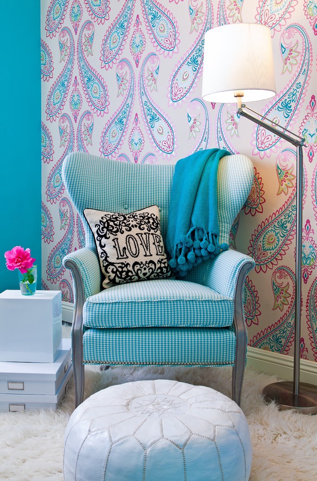 Reading nook with paisley pattern wallpaper in the backdrop