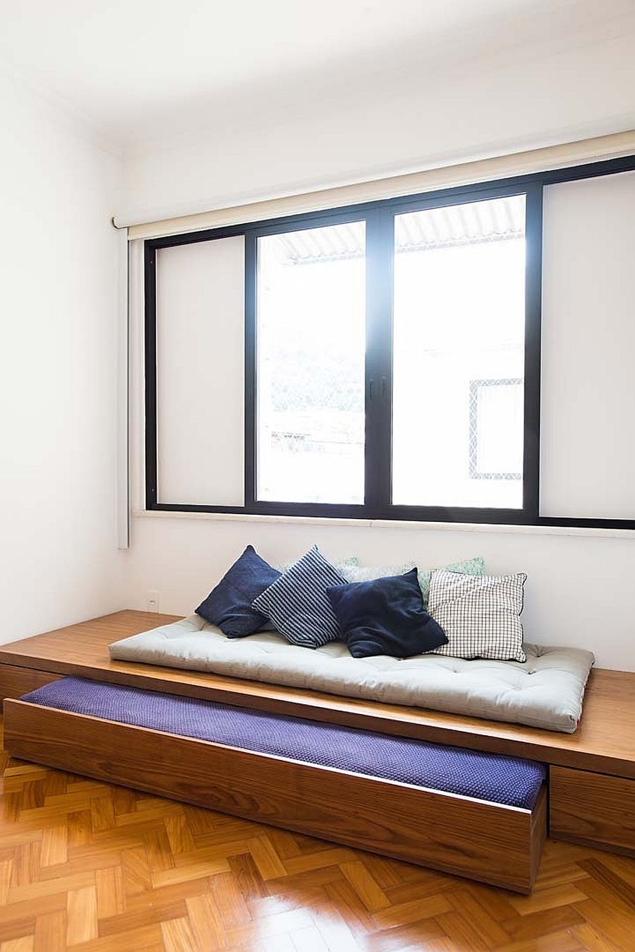 Space-savvy-platform-and-trundle-bed-rolled-into-one