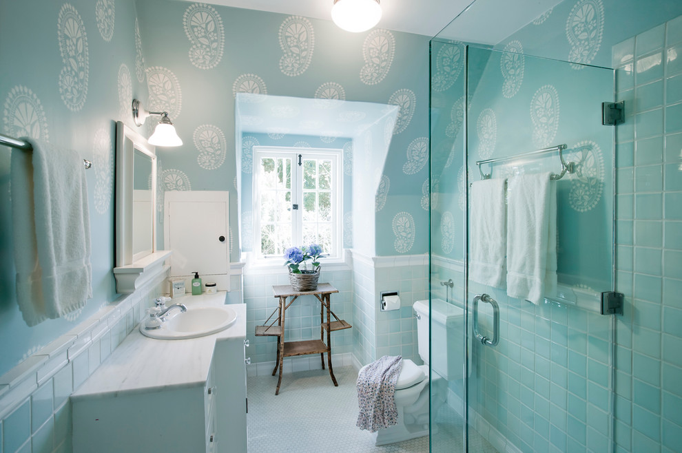 Stylish-contemporary-bathroom-in-blue-with-curated-use-of-paisley-pattern