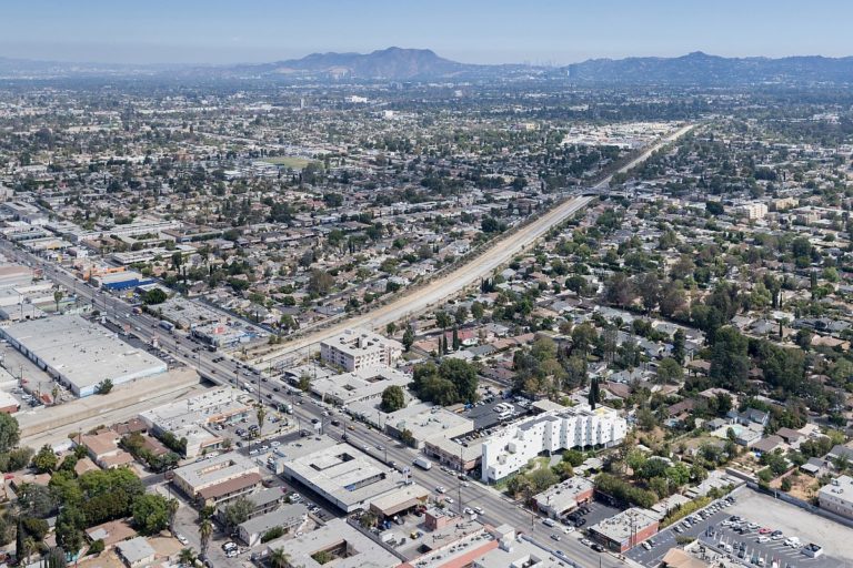 EnergyEfficient 64Apartment Complex in Los Angeles Makes a Green