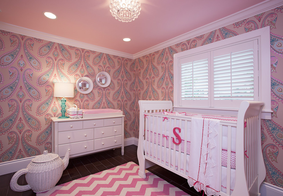 Wallpaper in pink with blue paisley pattern for the traditional nursery