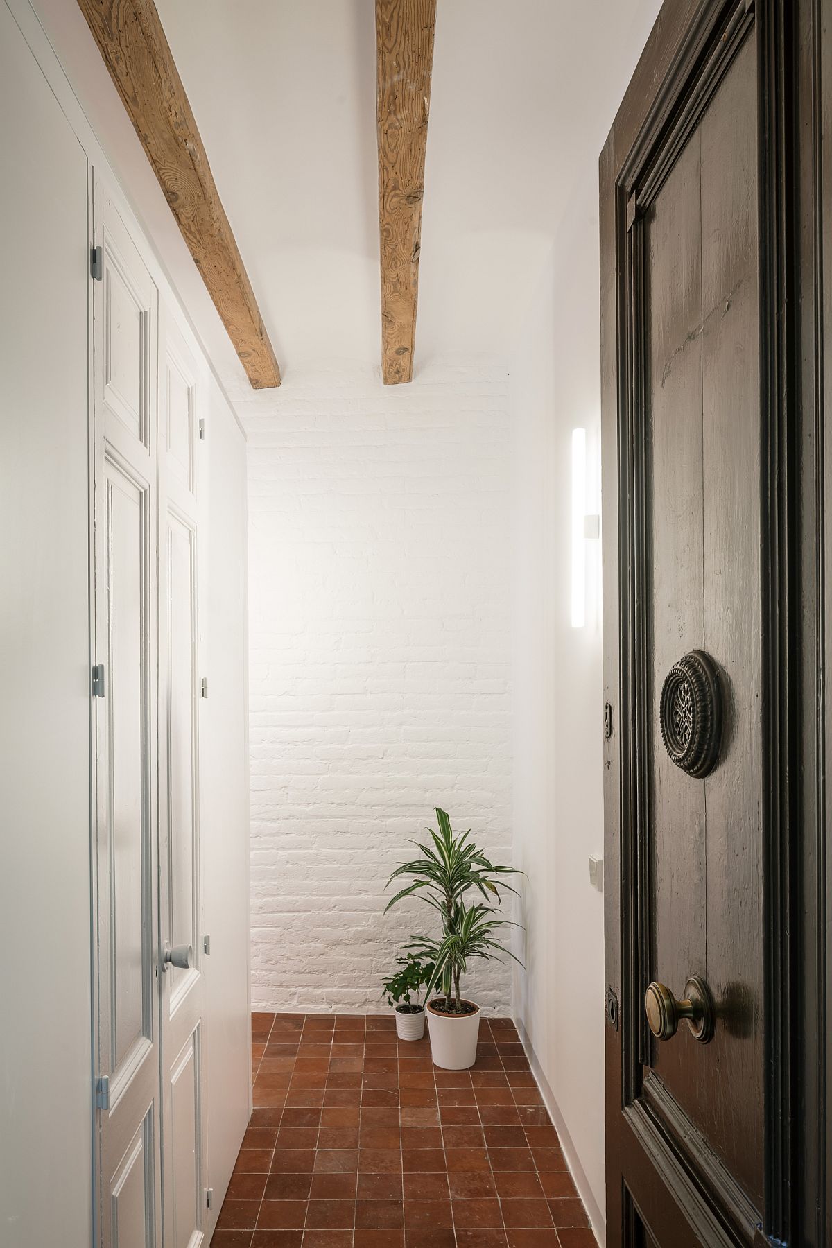 White-and-light-filled-Barcelona-apartment-makeover