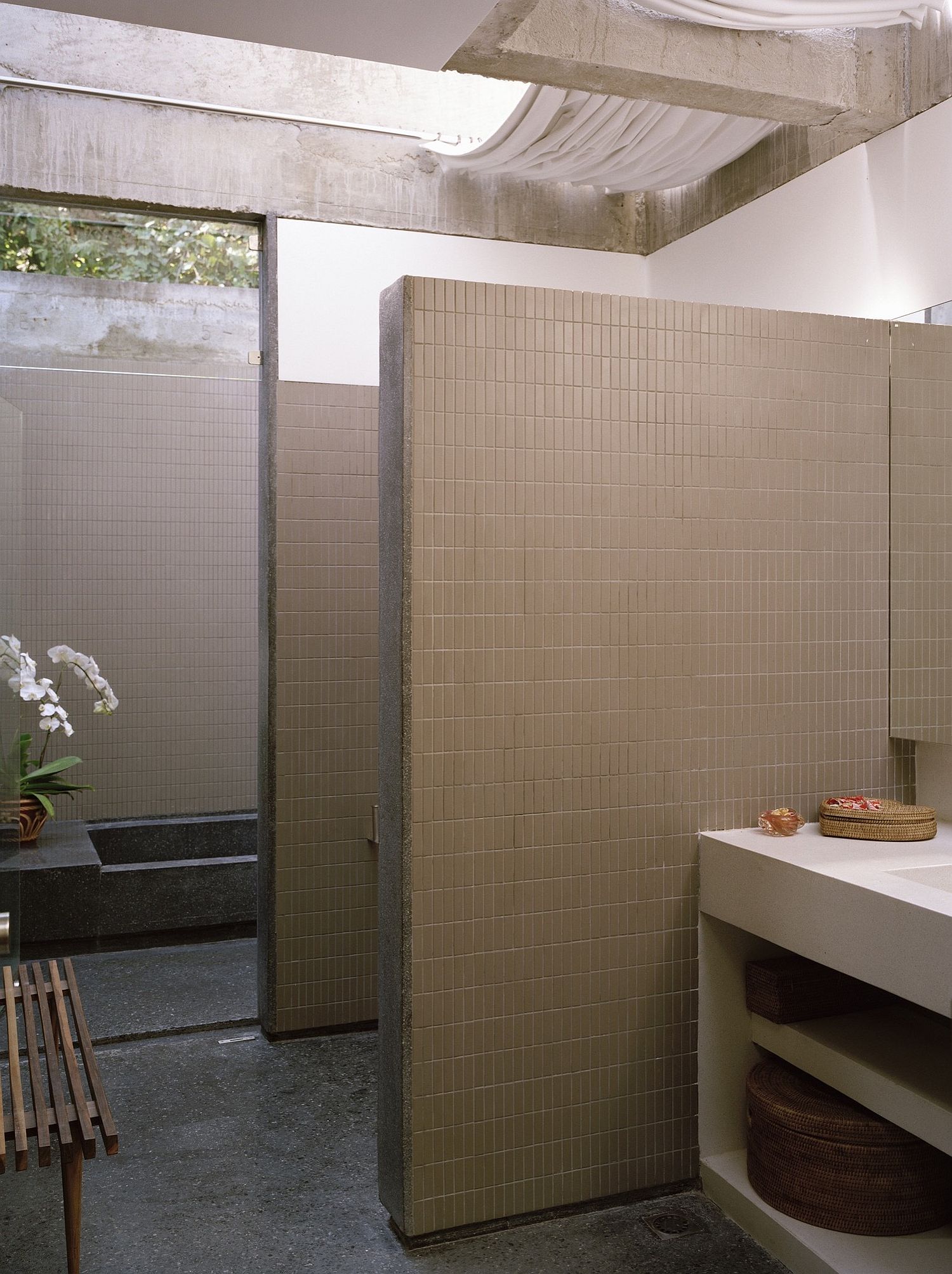 Concrete and tiles bring minimalism to the modern bathroom