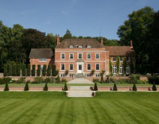 Manor House: Spectacular Hampshire Residence with a Dashing New Interior