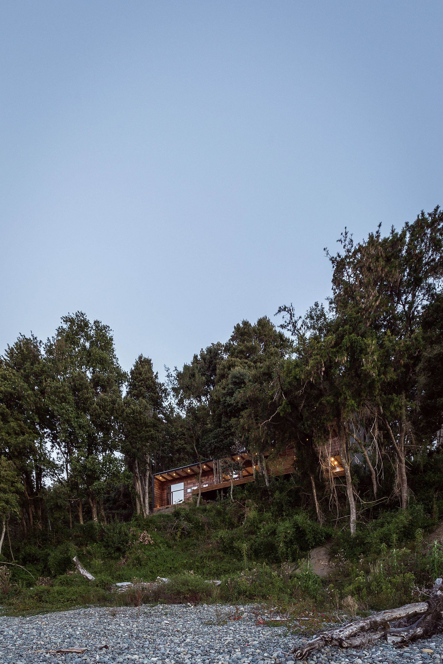 Forest Lake bank and a volcano in the distance give Casa LM a stunning visual appeal