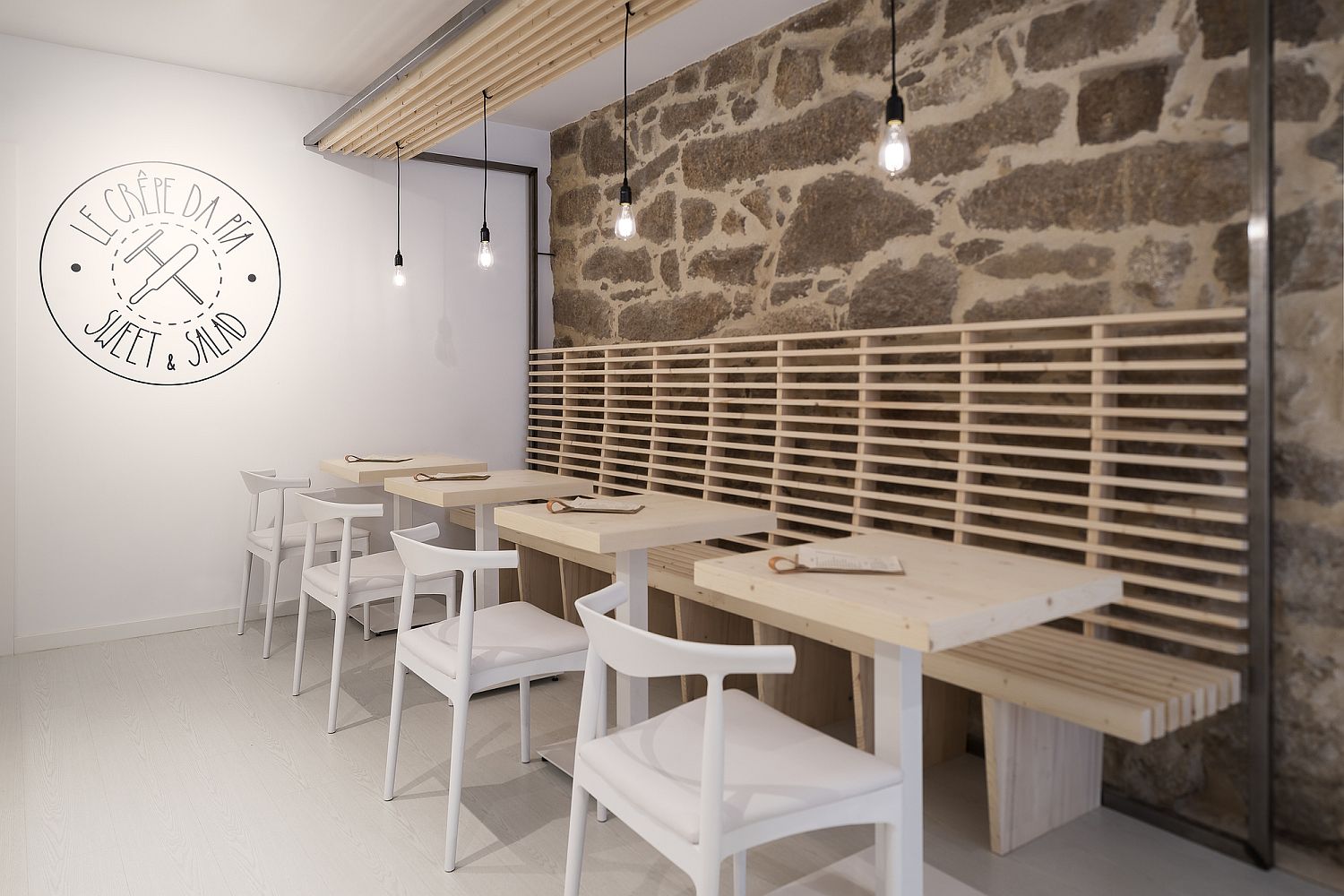 Lovely lighting and smart combination of finishes gives the restaurant a smart interior