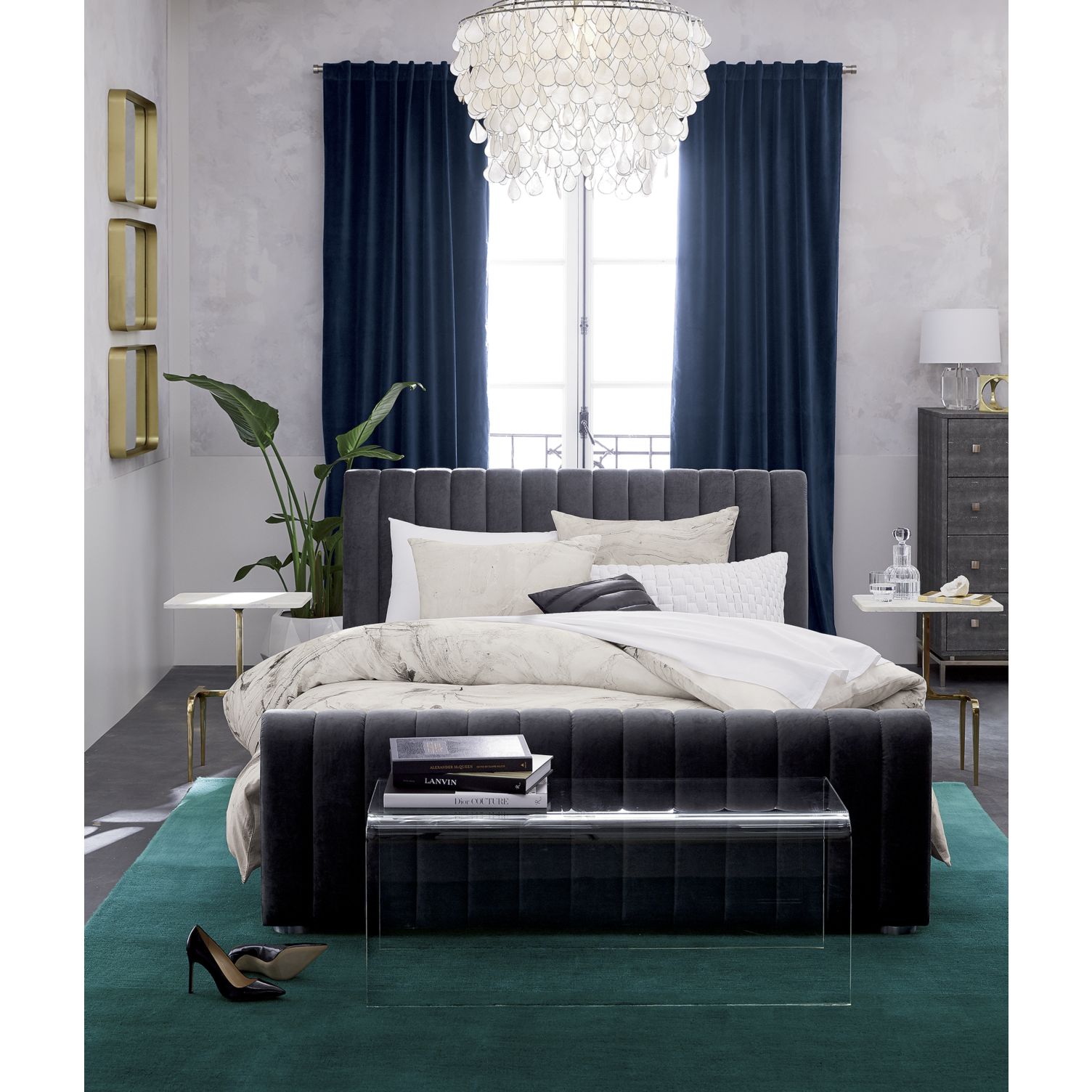 Ombre-teal-rug-in-a-luxe-bedroom