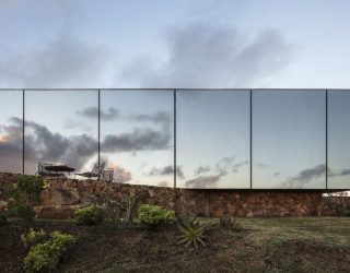 Modular Hotel Shelter in Wine Country Reflects Tranquility Wrapped in Modernity