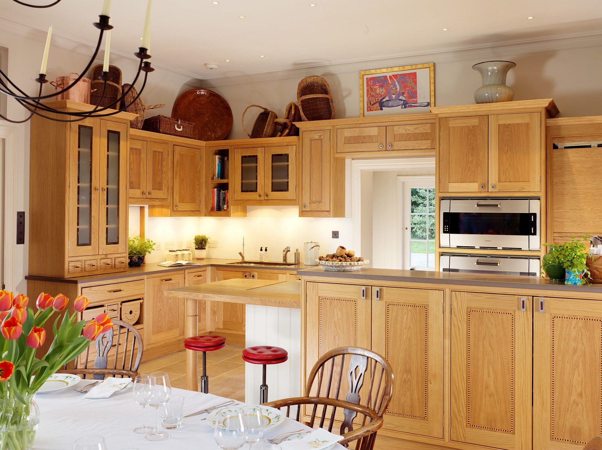 Woodsy-traditional-kitchen-filled-with-natural-light