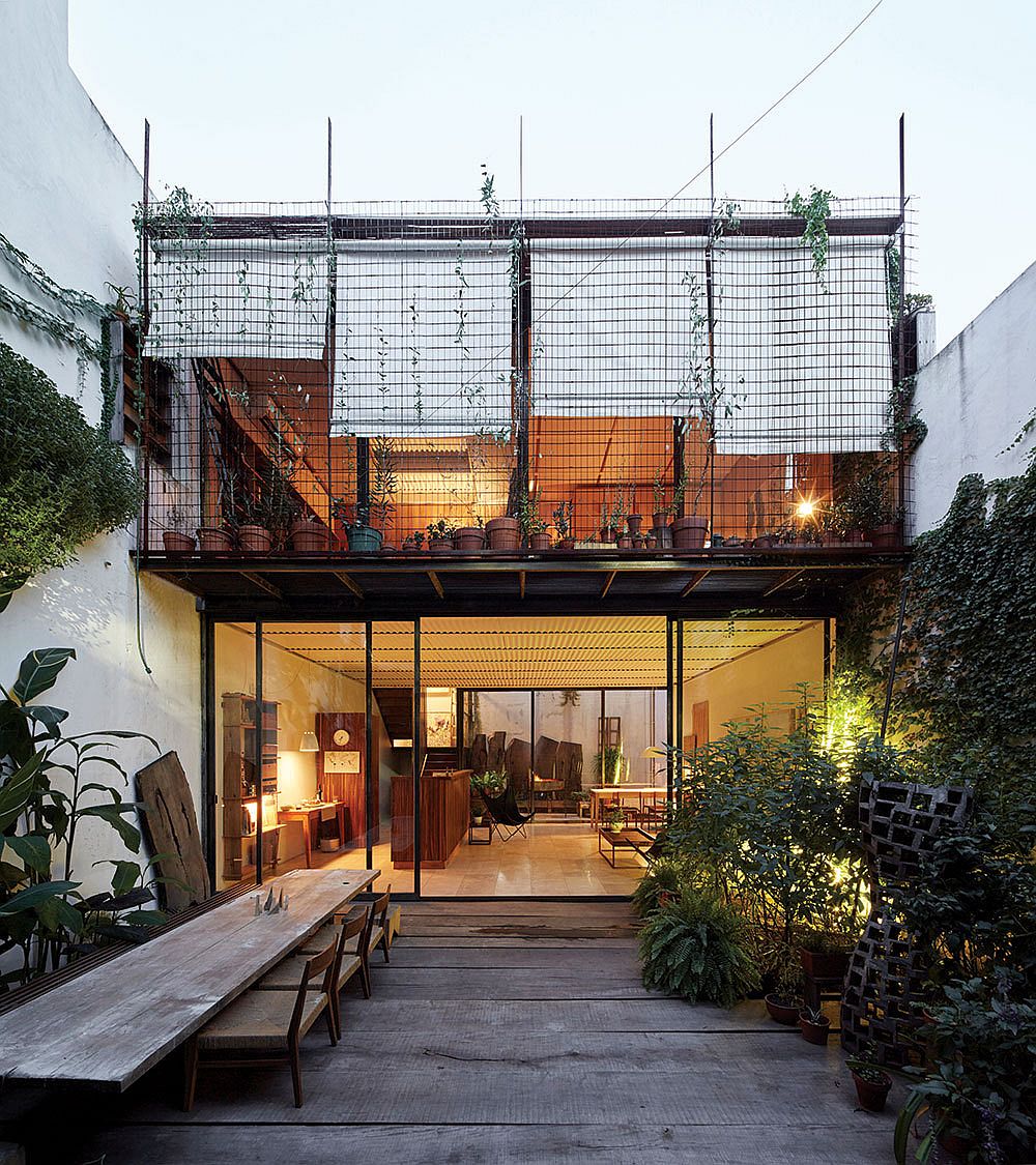 Clara House designed by Tovo Sarmiento arquitectos in Argentina