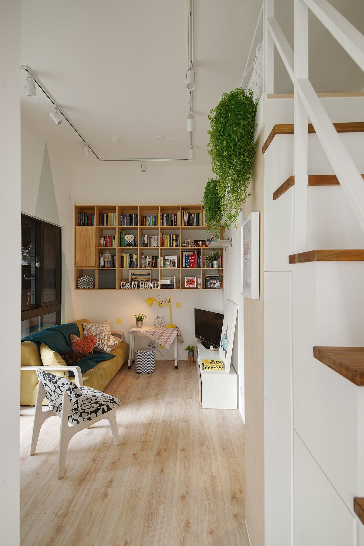 Custom-wooden-shelf-for-the-small-urban-apartment-is-a-great-space-saver