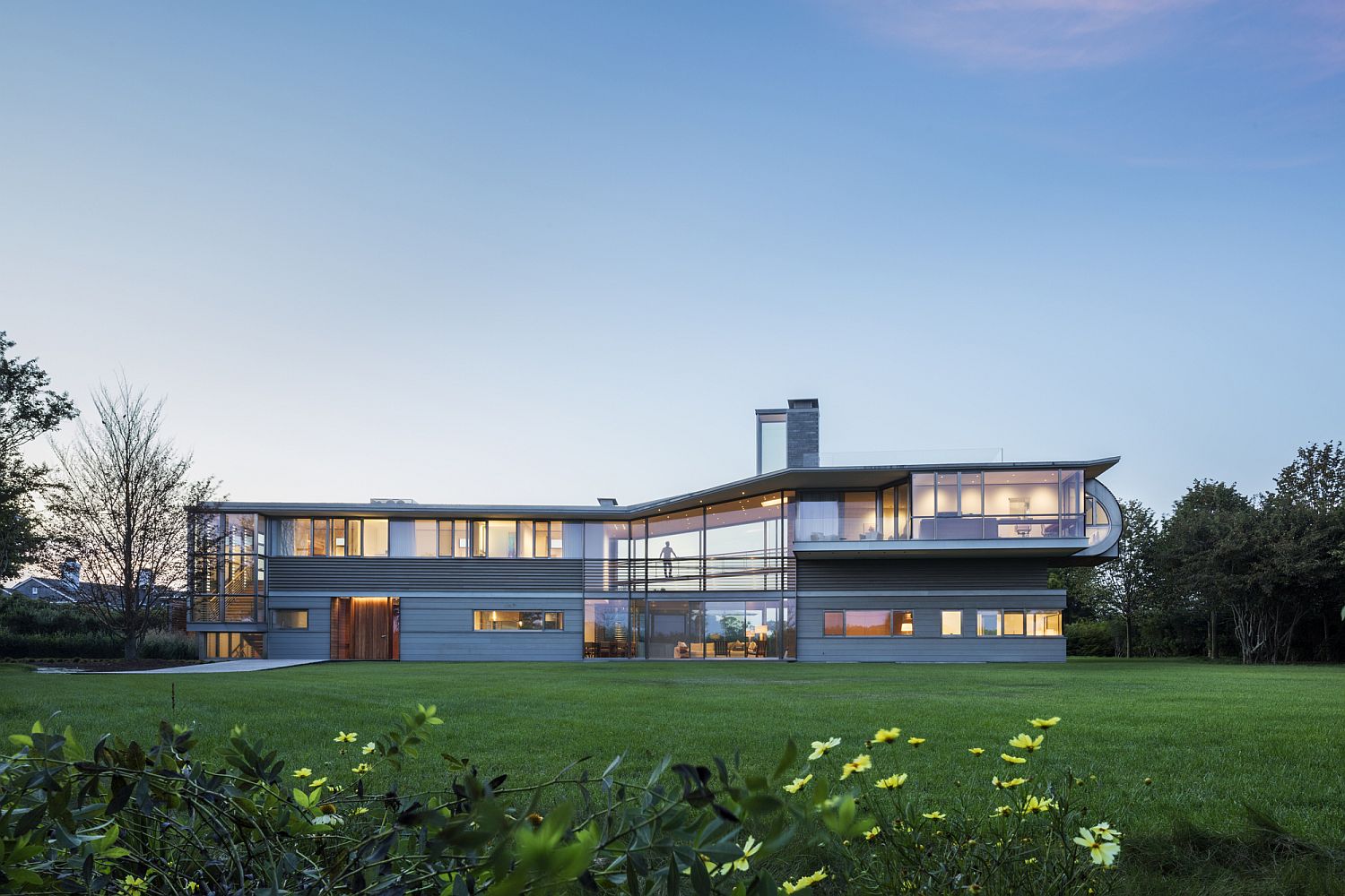 Gorgeous Hamptons Residence in Long Island with a lovely view of the landscape